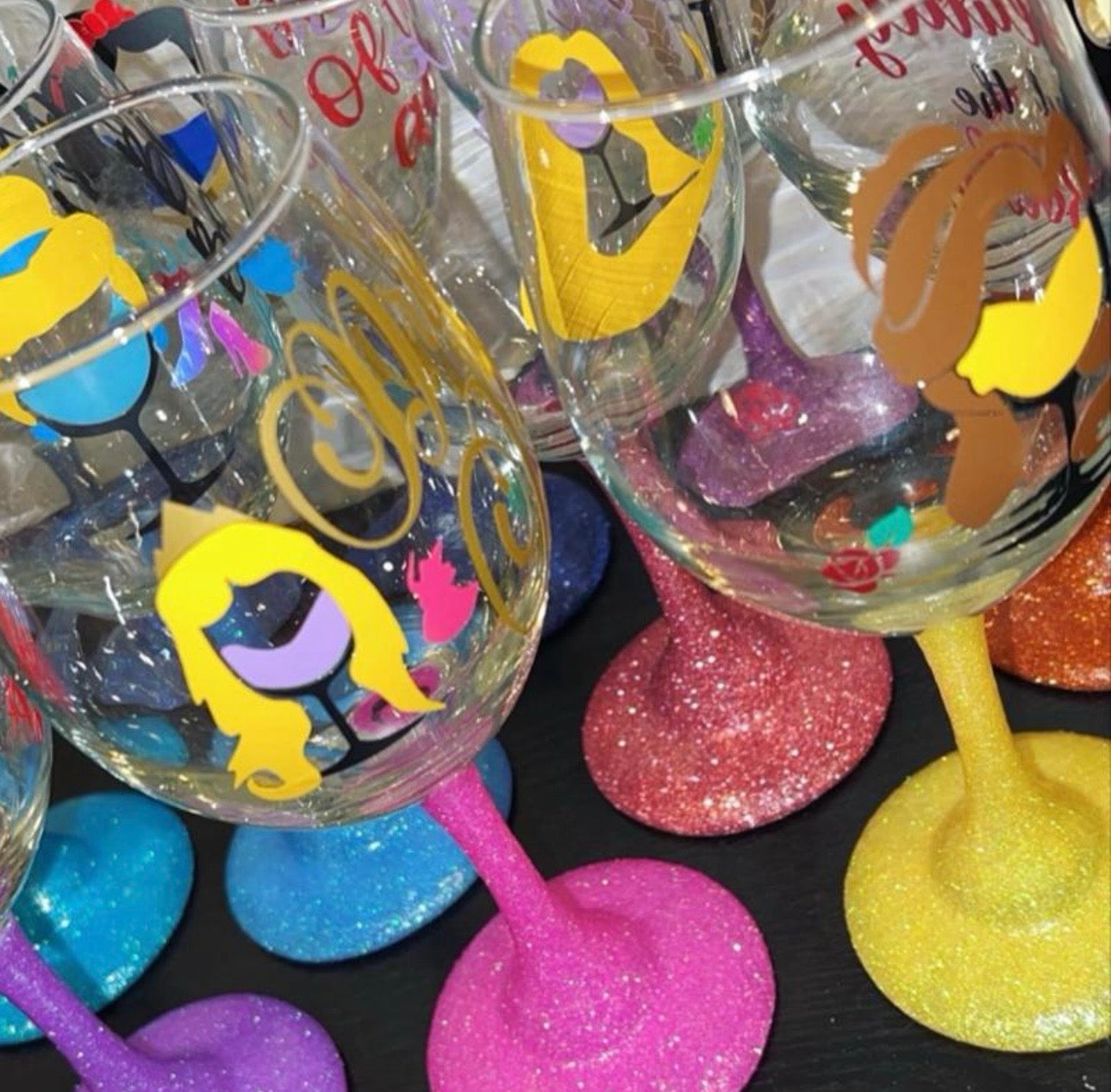 Stylish Customized Wine Glasses with Glitter Stems